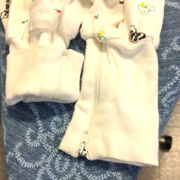 🤗 Jammies or Outfit 🤗 - Picture 6 of 11